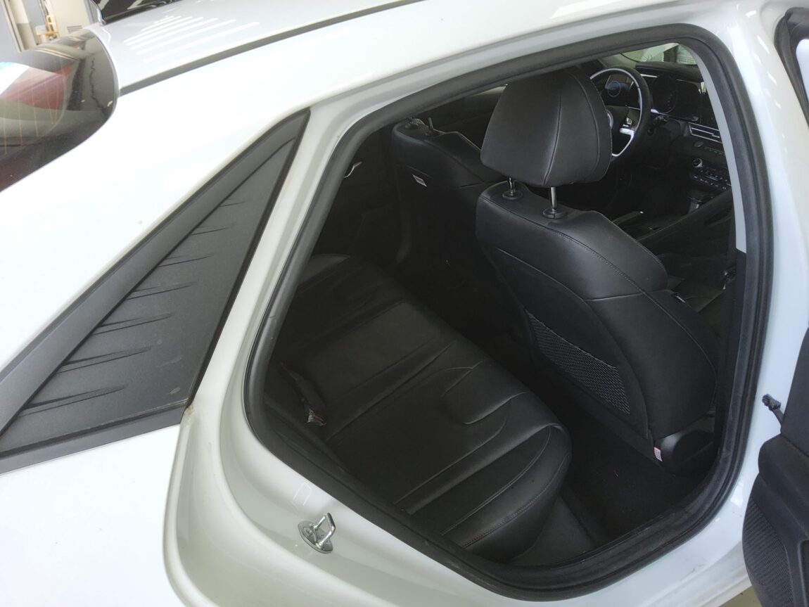 HYUNDAI AVANTE (CN7) 1.6 GASOLINE MODERN 2023 - zdjęcie 13