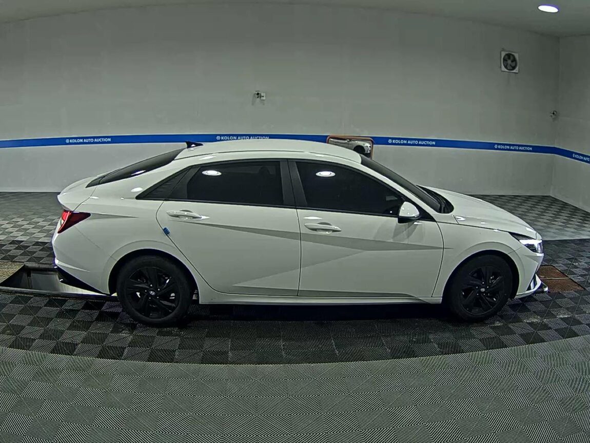 HYUNDAI AVANTE (CN7) 1.6 GASOLINE MODERN 2023 - zdjęcie 4