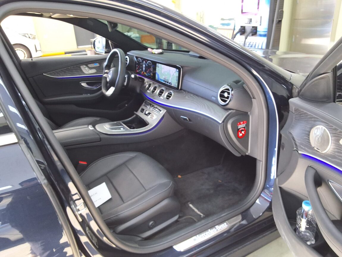 MERCEDES-BENZ E-CLASS (5TH GEN) E350 4MATIC AMG LINE 2022 - zdjęcie 15