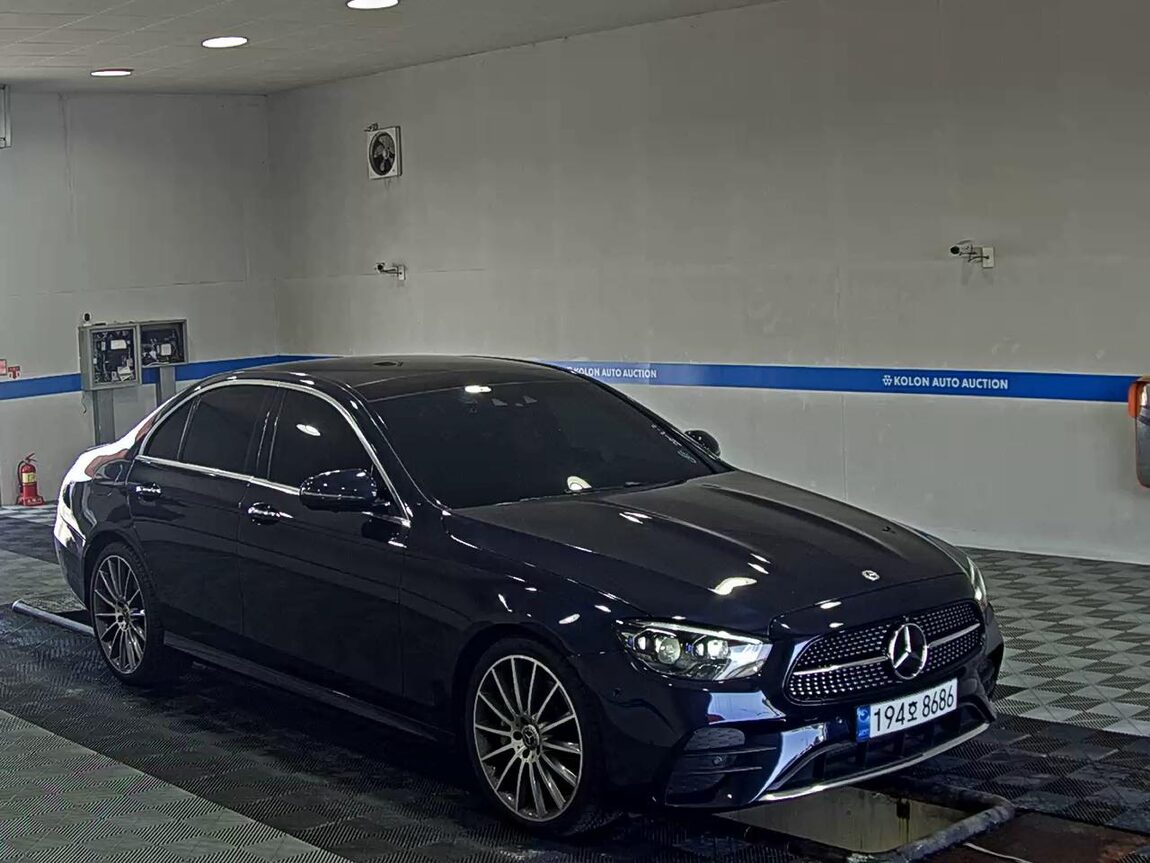 MERCEDES-BENZ E-CLASS (5TH GEN) E350 4MATIC AMG LINE 2022 - zdjęcie 3