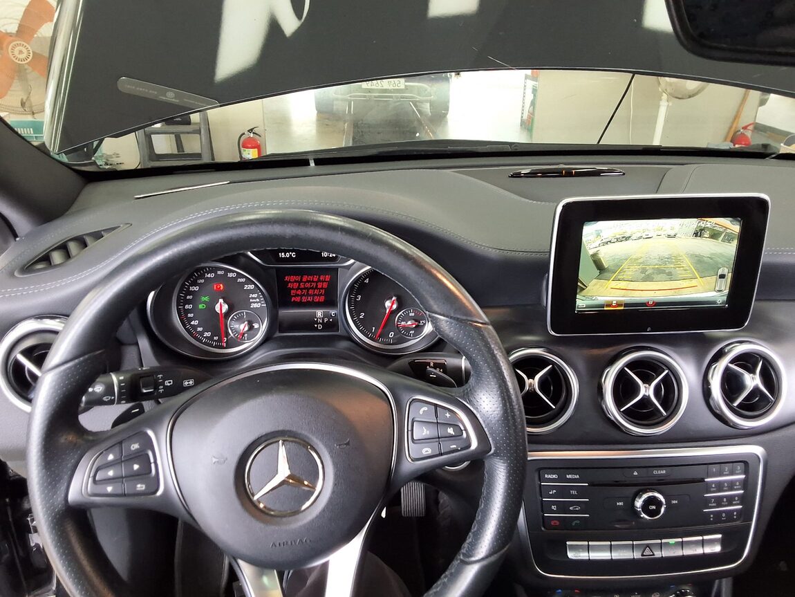 MERCEDES-BENZ GLA-CLASS GLA 220 PREMIUM 2018 - zdjęcie 19