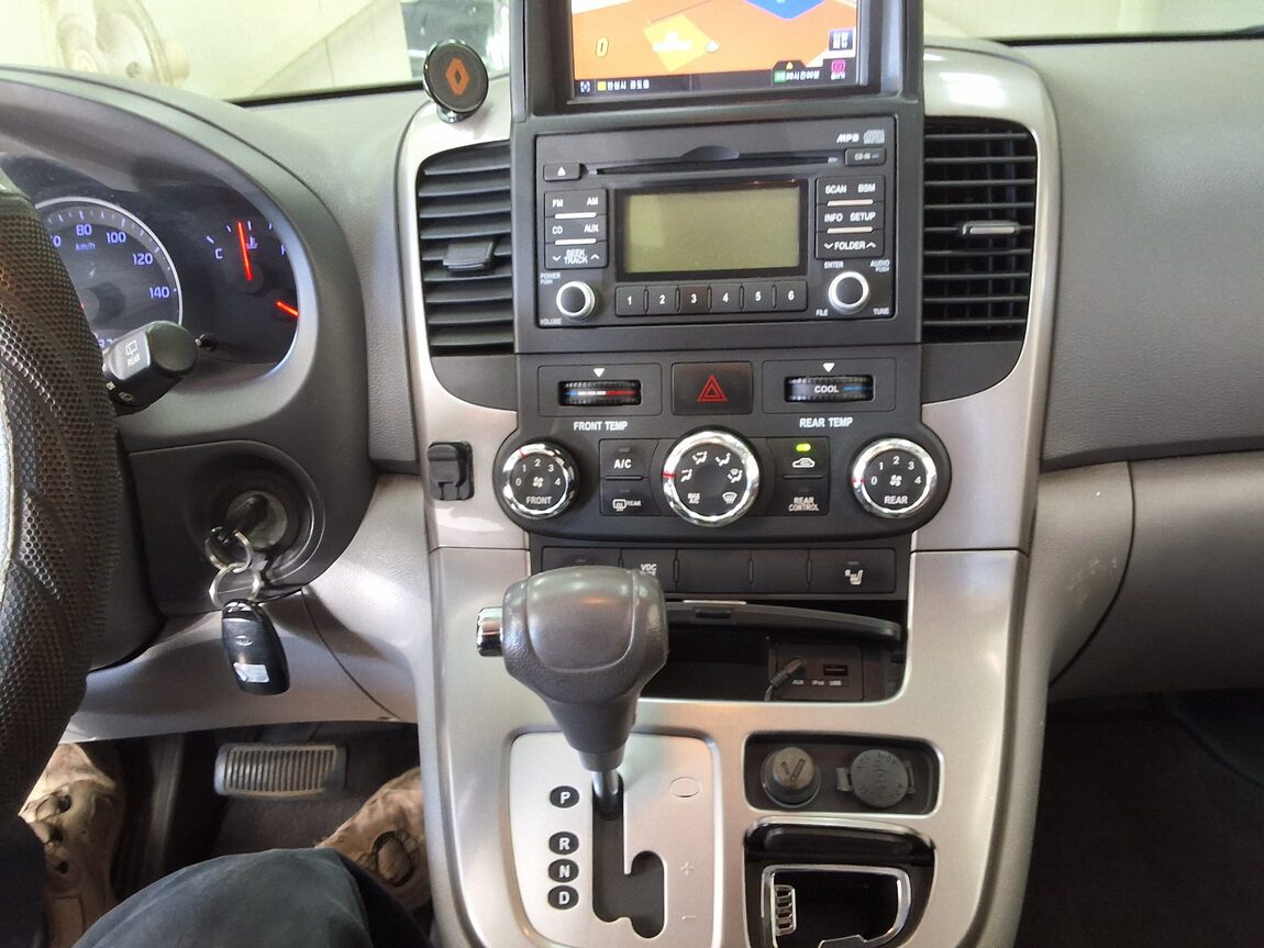 KIA CARNIVAL R 11-SEATER DIESEL GLX PREMIUM MODEL 2014 - zdjęcie 24