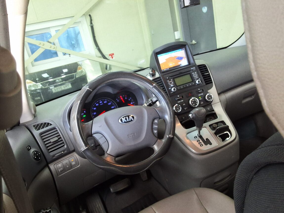 KIA CARNIVAL R 11-SEATER DIESEL GLX PREMIUM MODEL 2014 - zdjęcie 12
