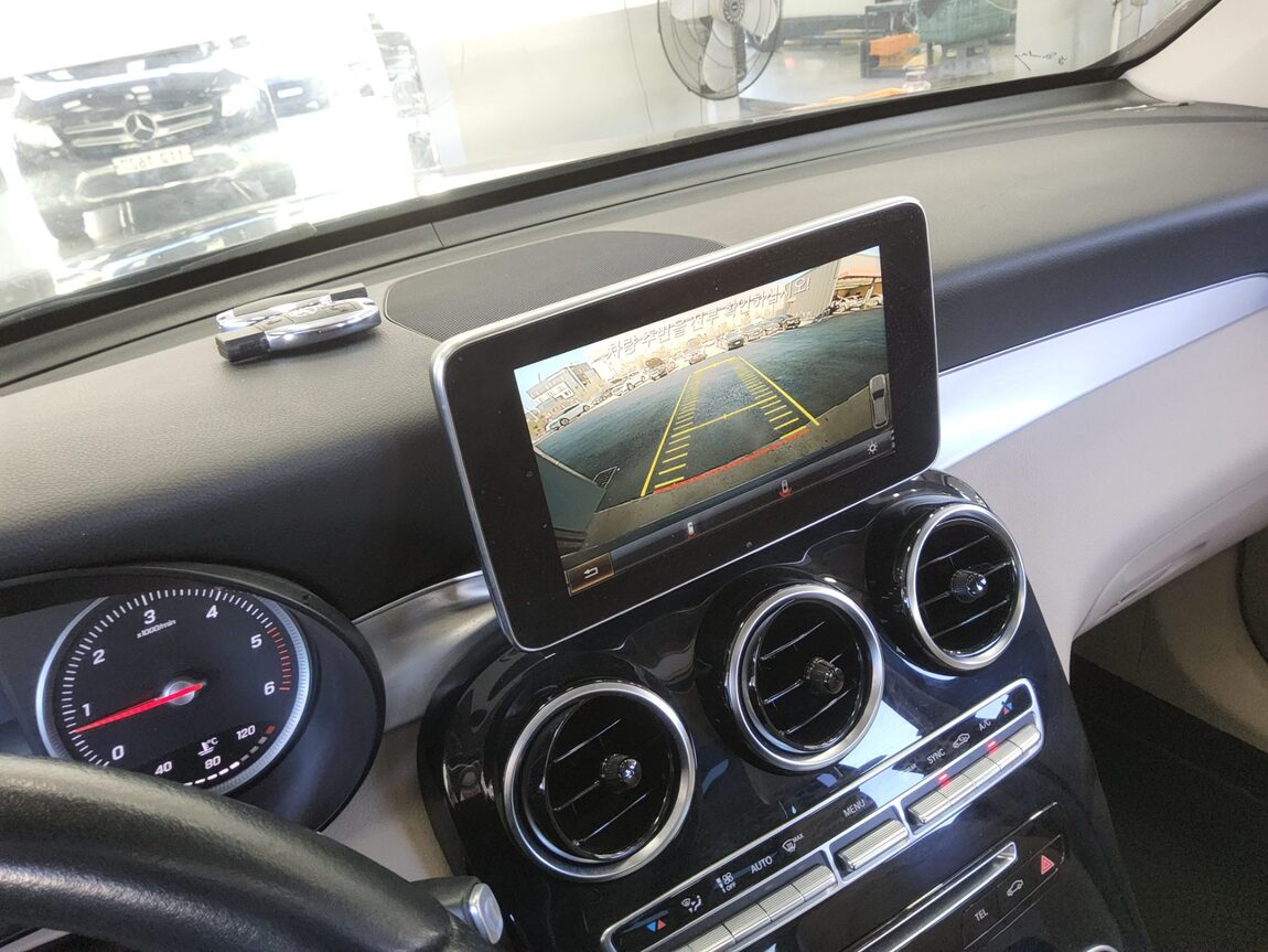 MERCEDES-BENZ GLC-CLASS GLC 220d 4MATIC 2017 - zdjęcie 17