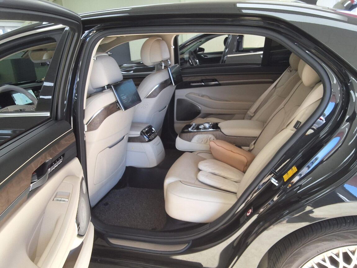 GENESIS G90 5.0 AWD PRESTIGE 2019 - zdjęcie 13
