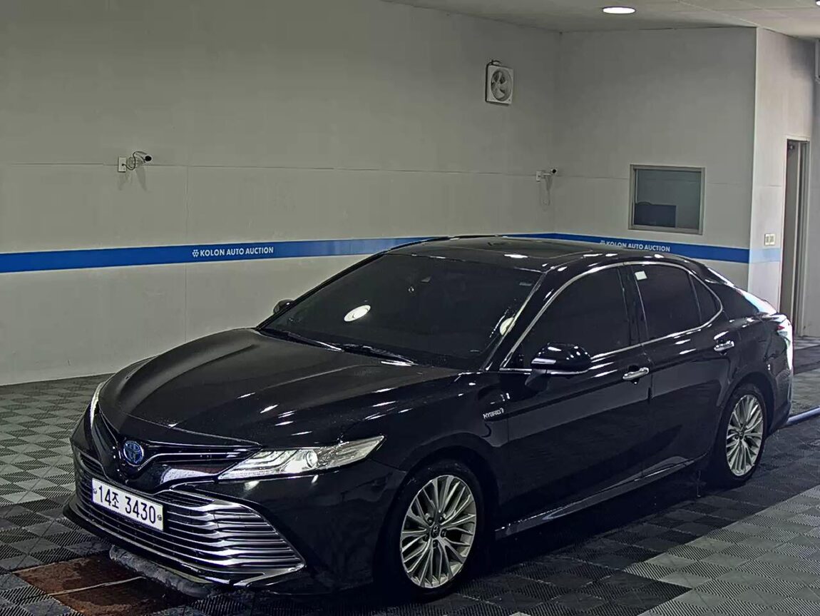 TOYOTA CAMRY (10TH GEN) 2.5 HYBRID 2018 - zdjęcie 2