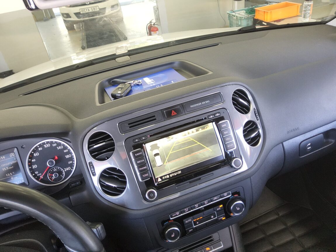 VOLKSWAGEN TIGUAN 2.0 TDI BLUEMOTION PREMIUM 2013 - zdjęcie 17