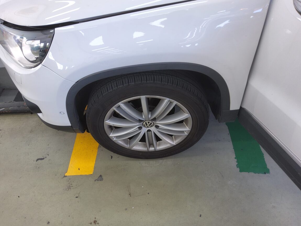 VOLKSWAGEN TIGUAN 2.0 TDI BLUEMOTION PREMIUM 2013 - zdjęcie 23
