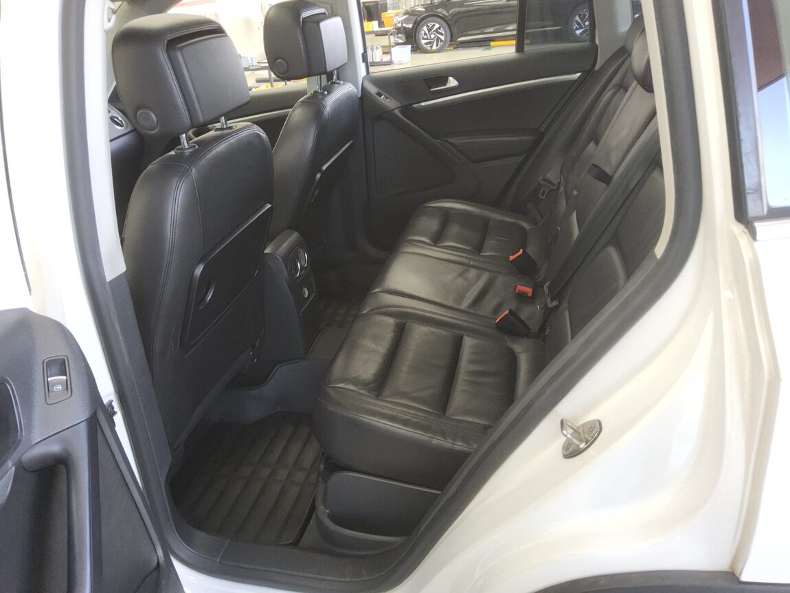 VOLKSWAGEN TIGUAN 2.0 TDI BLUEMOTION PREMIUM 2013 - zdjęcie 12
