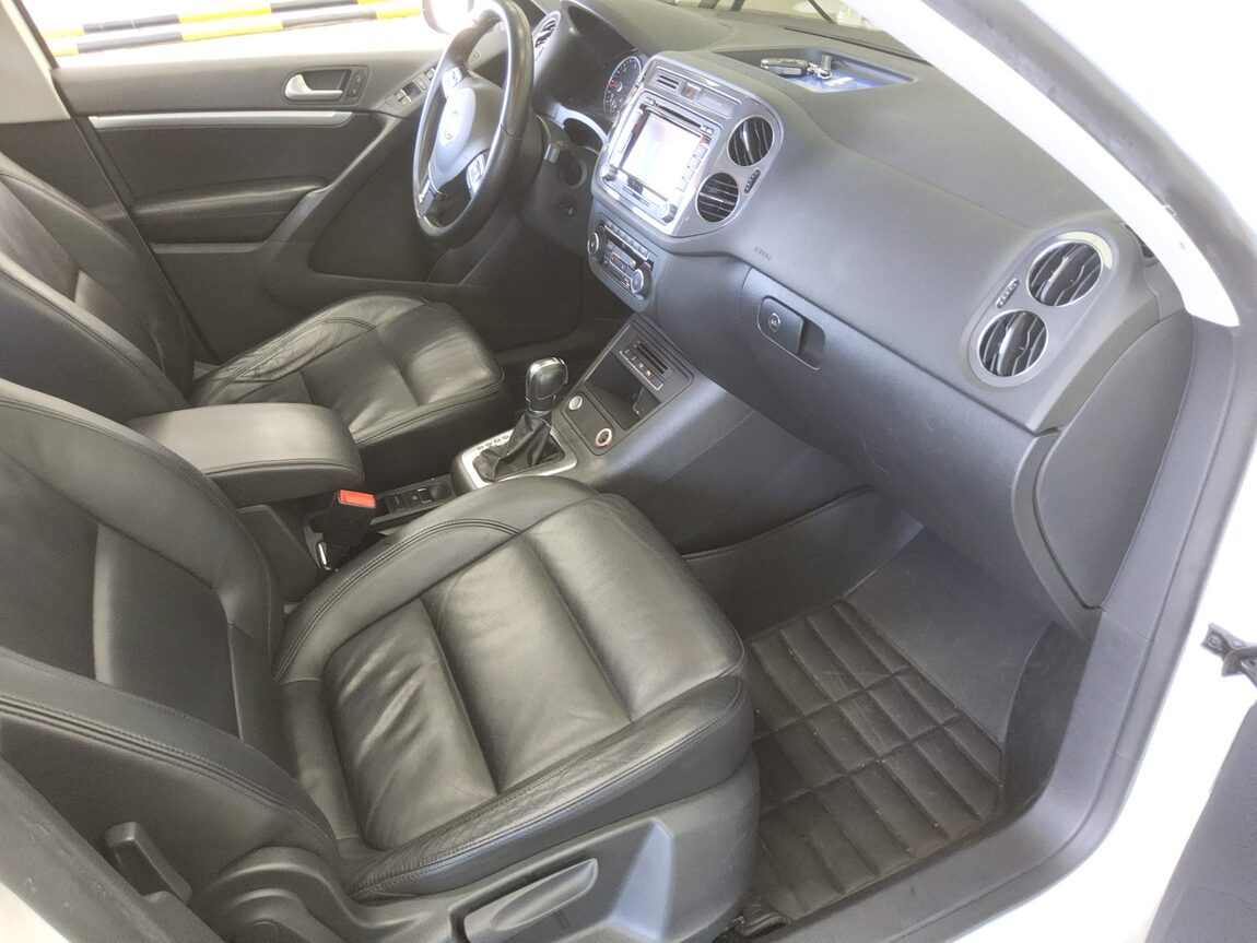 VOLKSWAGEN TIGUAN 2.0 TDI BLUEMOTION PREMIUM 2013 - zdjęcie 14