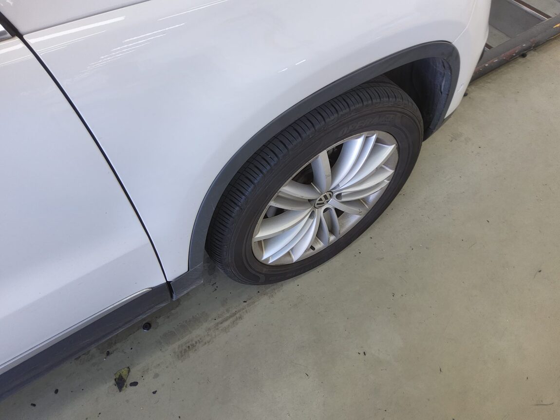 VOLKSWAGEN TIGUAN 2.0 TDI BLUEMOTION PREMIUM 2013 - zdjęcie 25