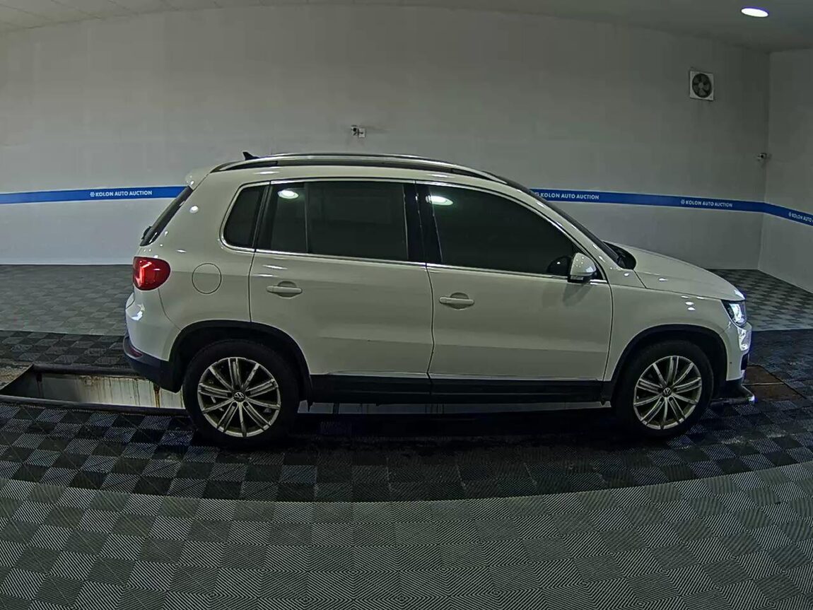 VOLKSWAGEN TIGUAN 2.0 TDI BLUEMOTION PREMIUM 2013 - zdjęcie 4