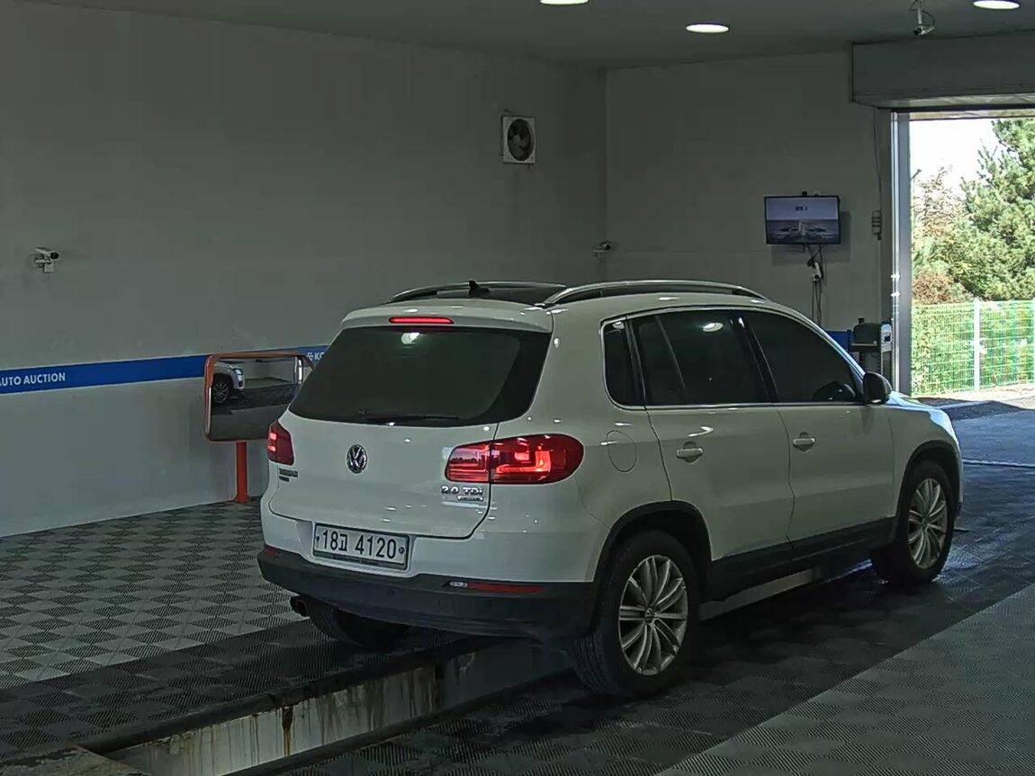 VOLKSWAGEN TIGUAN 2.0 TDI BLUEMOTION PREMIUM 2013 - zdjęcie 5