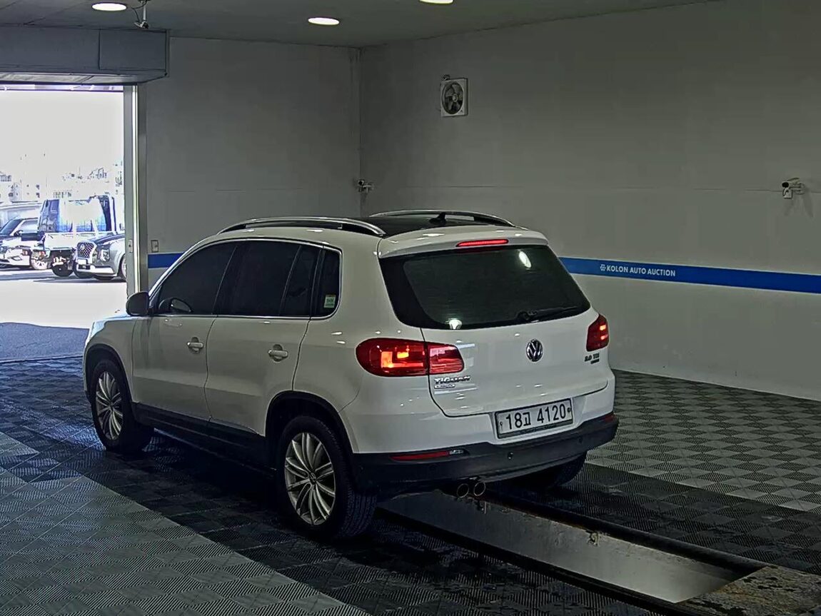 VOLKSWAGEN TIGUAN 2.0 TDI BLUEMOTION PREMIUM 2013 - zdjęcie 6