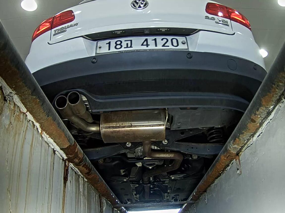 VOLKSWAGEN TIGUAN 2.0 TDI BLUEMOTION PREMIUM 2013 - zdjęcie 8