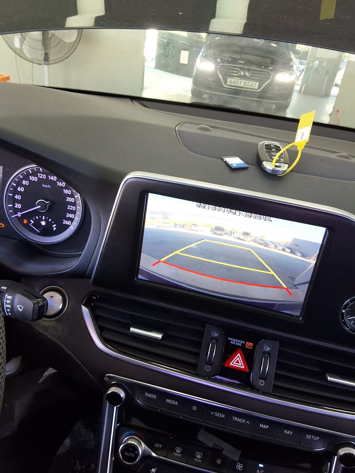 HYUNDAI GRANDEUR IG 2.4 GDi PREMIUM 2019 - zdjęcie 17