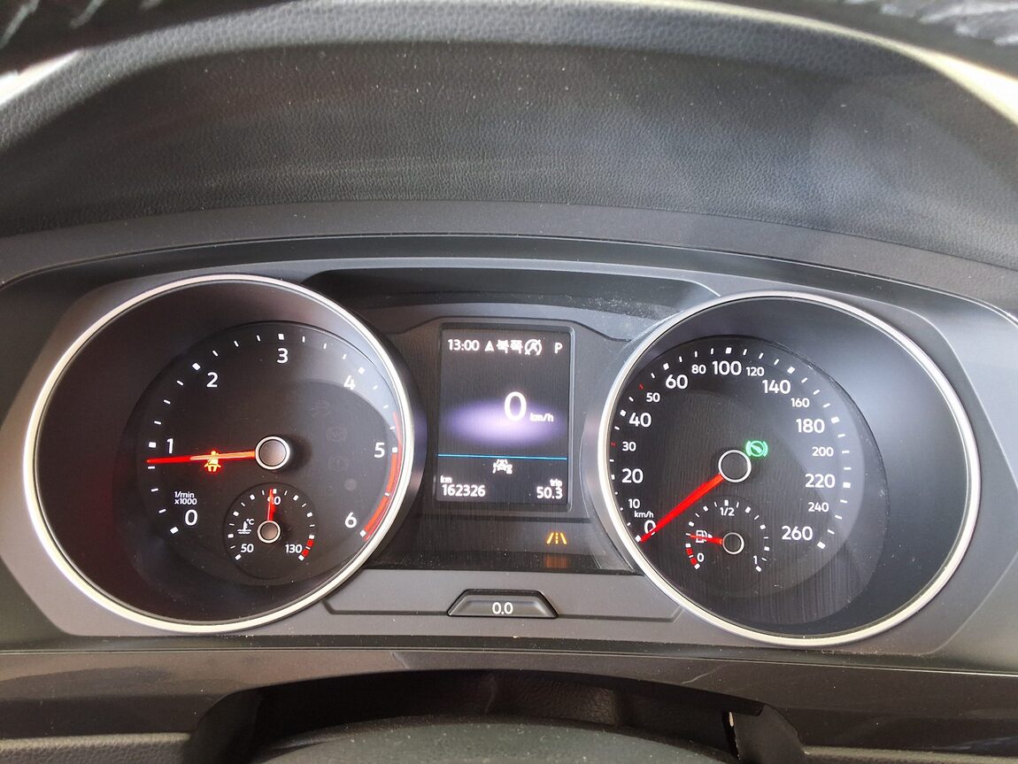 VOLKSWAGEN TIGUAN (2ND GEN) 2.0 TDI PREMIUM 2020 - zdjęcie 10