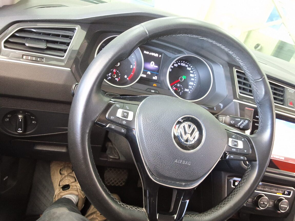 VOLKSWAGEN TIGUAN (2ND GEN) 2.0 TDI PREMIUM 2020 - zdjęcie 23