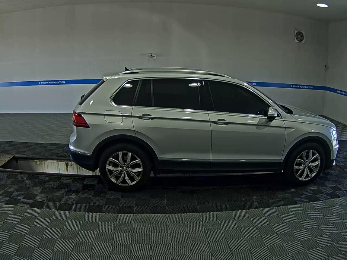 VOLKSWAGEN TIGUAN (2ND GEN) 2.0 TDI PREMIUM 2020 - zdjęcie 4