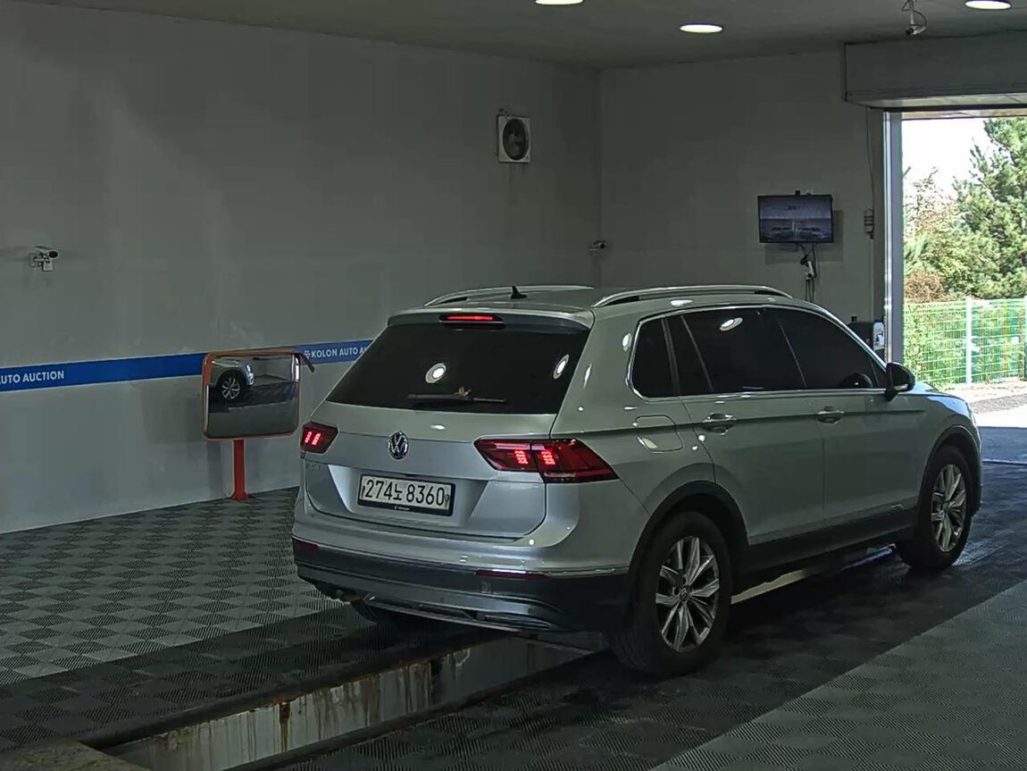 VOLKSWAGEN TIGUAN (2ND GEN) 2.0 TDI PREMIUM 2020 - zdjęcie 5