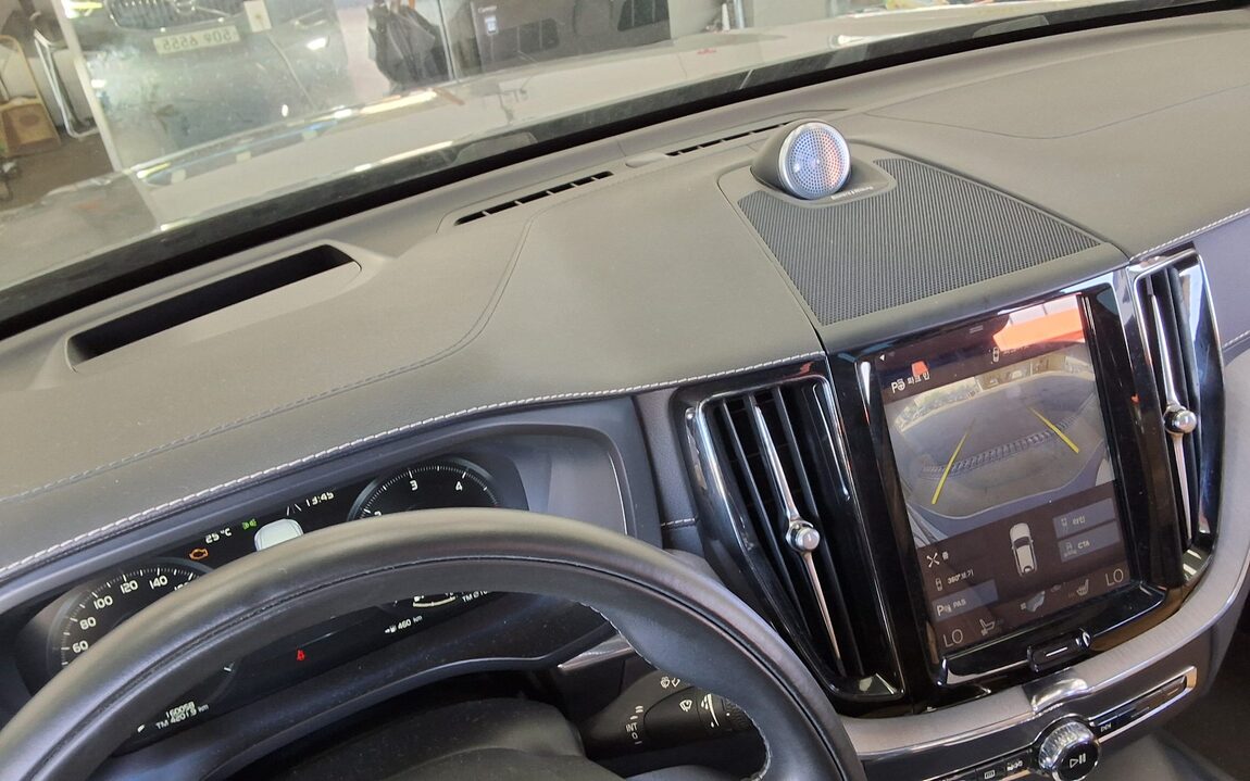 VOLVO XC60 (2ND GEN) D4 AWD INSCRIPTION 2018 - zdjęcie 19