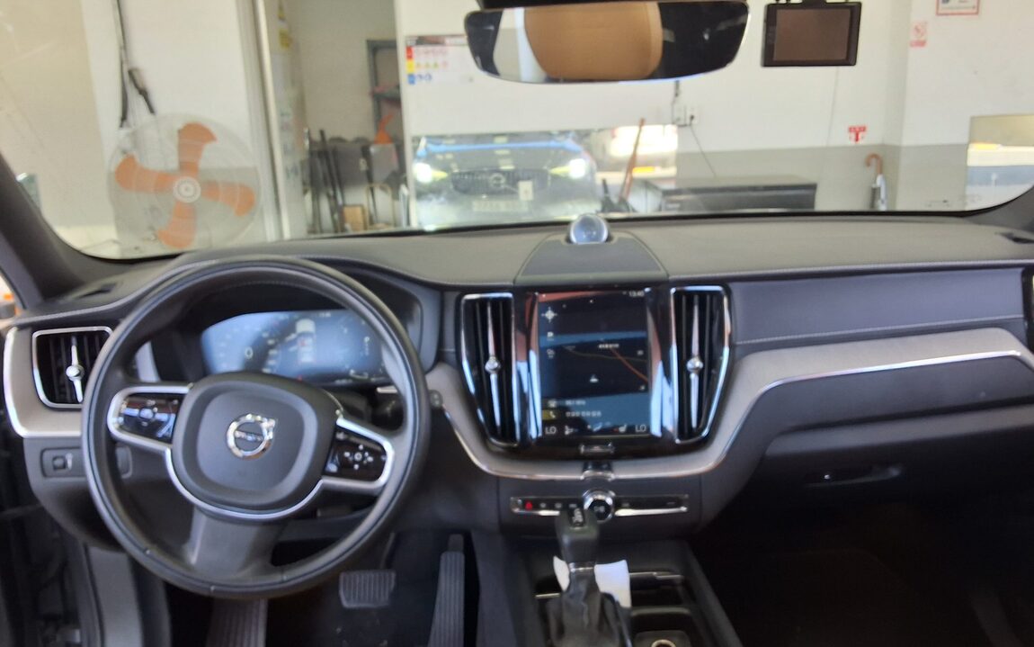 VOLVO XC60 (2ND GEN) D4 AWD INSCRIPTION 2018 - zdjęcie 11