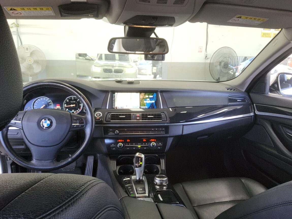 BMW 5 SERIES (6TH GEN) 520d xDRIVE M AERODYNAMIC 2016 - zdjęcie 11