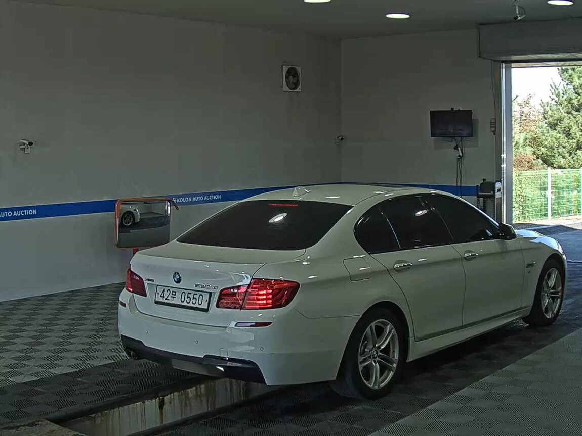 BMW 5 SERIES (6TH GEN) 520d xDRIVE M AERODYNAMIC 2016 - zdjęcie 5