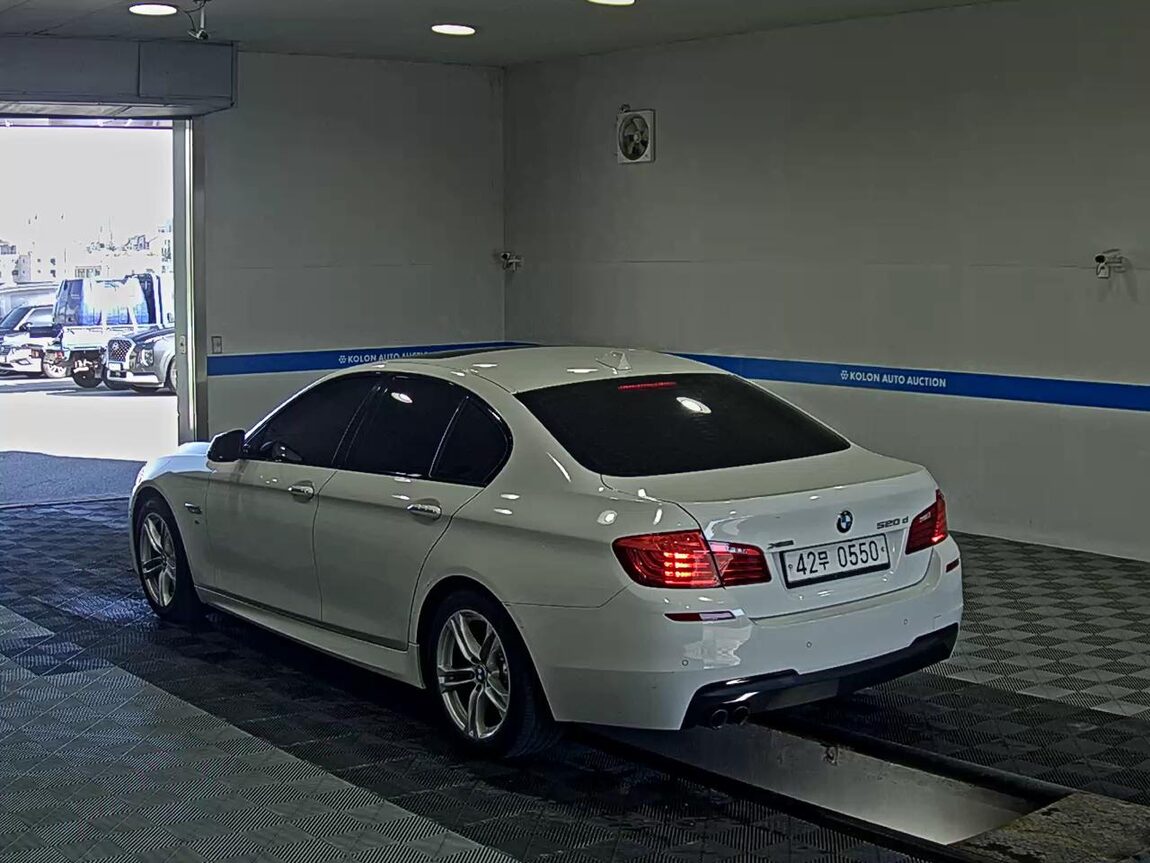 BMW 5 SERIES (6TH GEN) 520d xDRIVE M AERODYNAMIC 2016 - zdjęcie 6