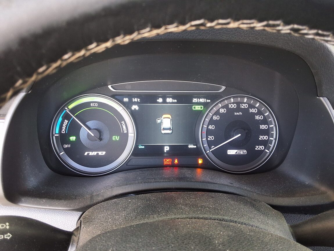KIA NIRO 1.6 PHEV NOBLESSE 2018 - zdjęcie 9