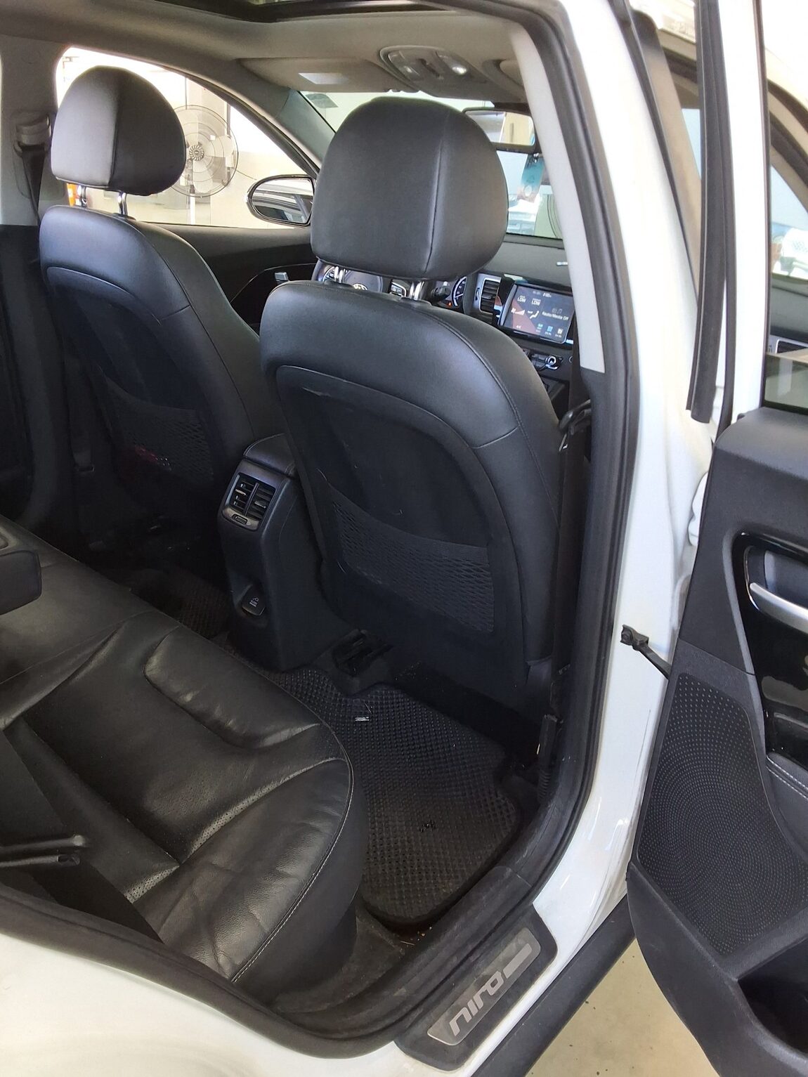 KIA NIRO 1.6 PHEV NOBLESSE 2018 - zdjęcie 13