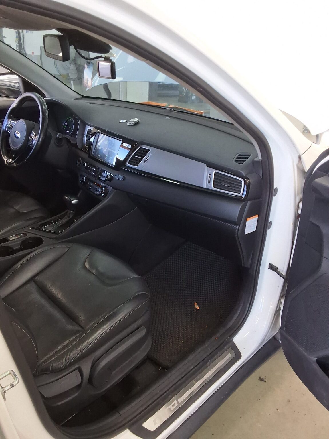 KIA NIRO 1.6 PHEV NOBLESSE 2018 - zdjęcie 14