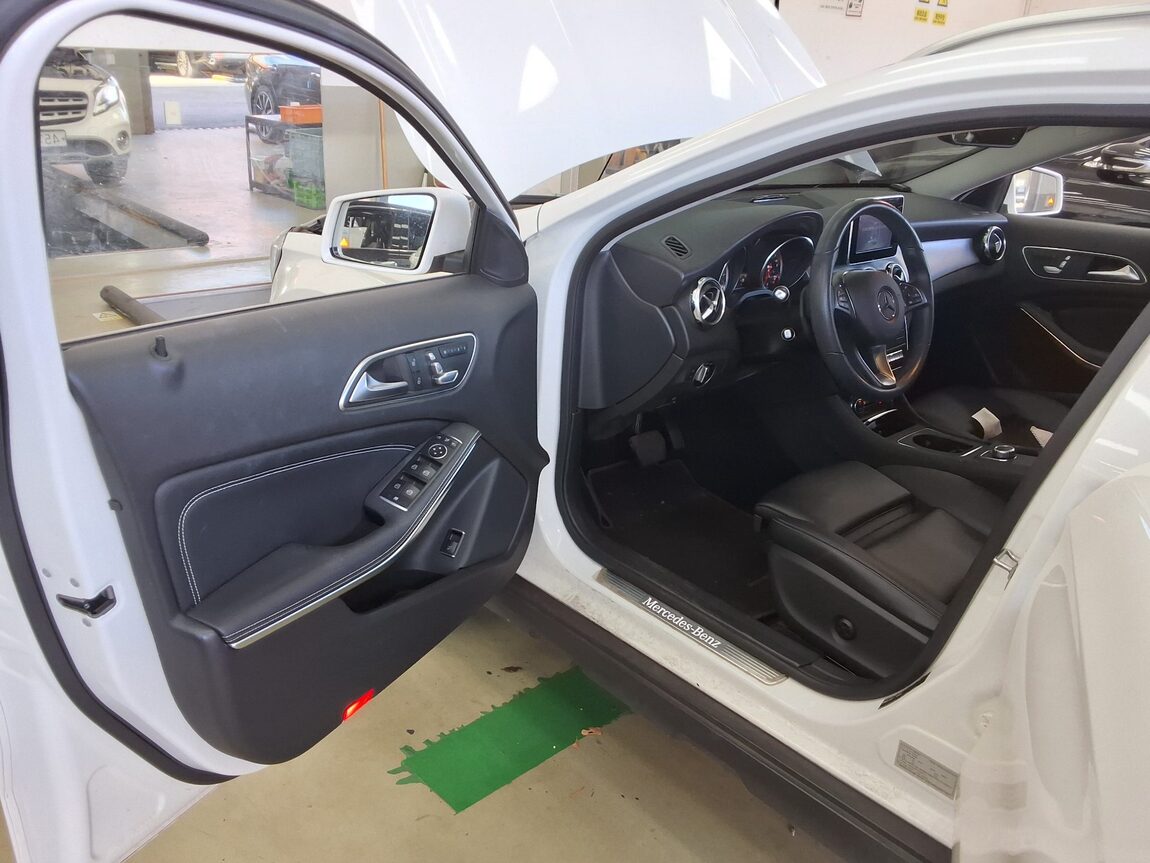 MERCEDES-BENZ GLA-CLASS GLA 220 PREMIUM 2019 - zdjęcie 10