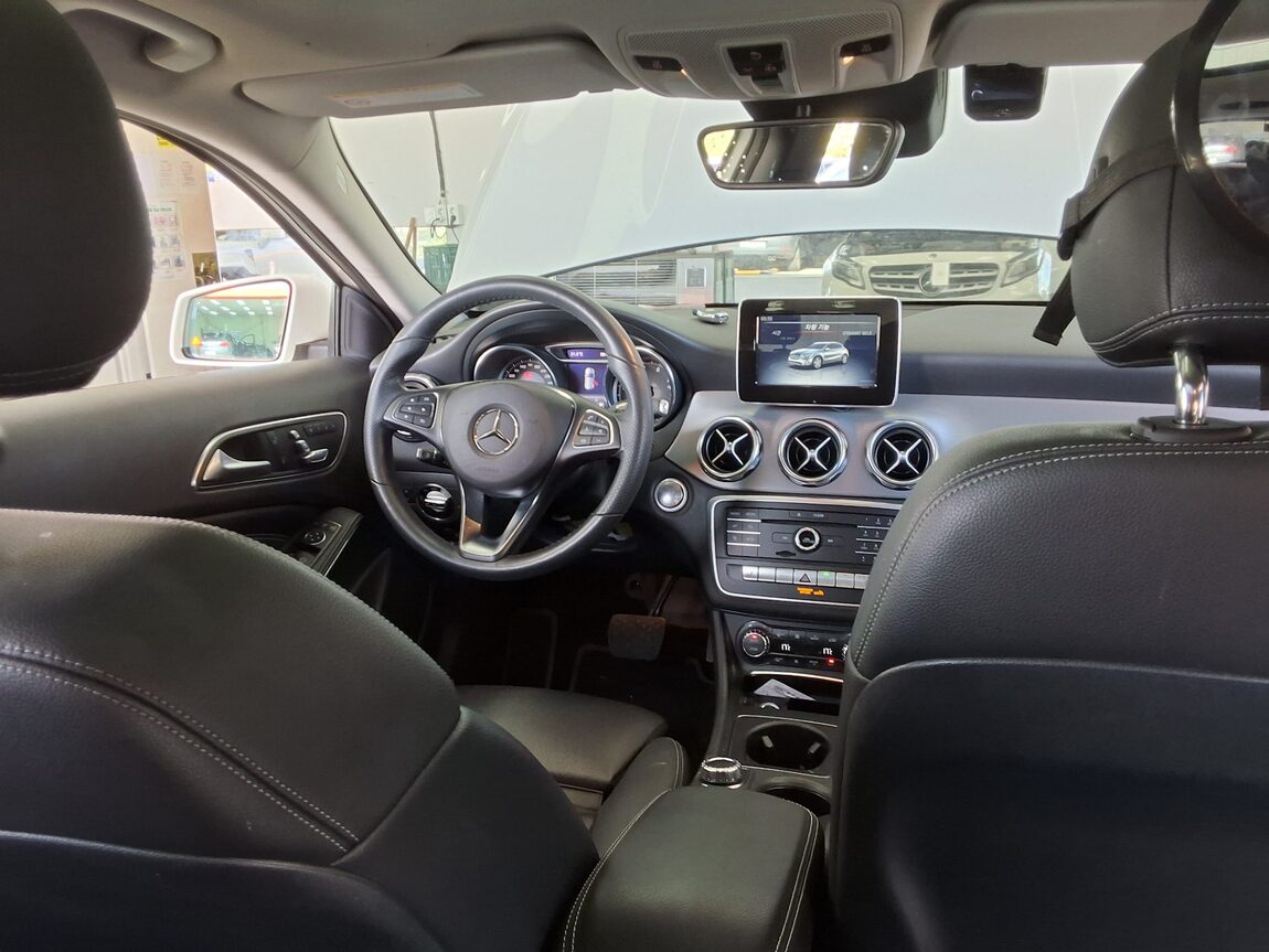 MERCEDES-BENZ GLA-CLASS GLA 220 PREMIUM 2019 - zdjęcie 11