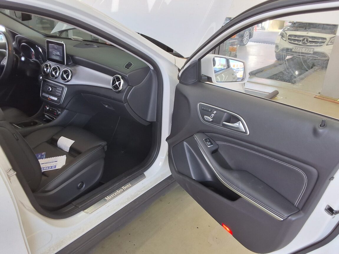 MERCEDES-BENZ GLA-CLASS GLA 220 PREMIUM 2019 - zdjęcie 14