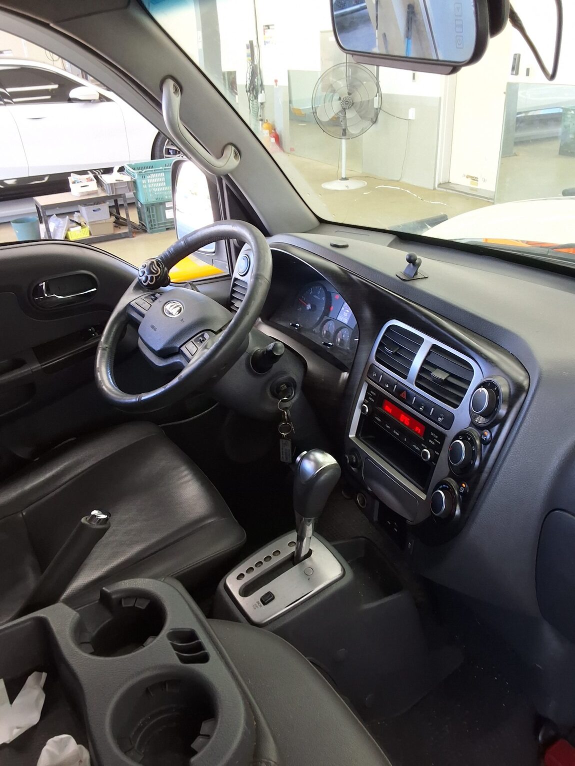 KIA BONGO III CARGO BUILT-IN BOX TRUCK 1 TON KING CAB 2018 - zdjęcie 11