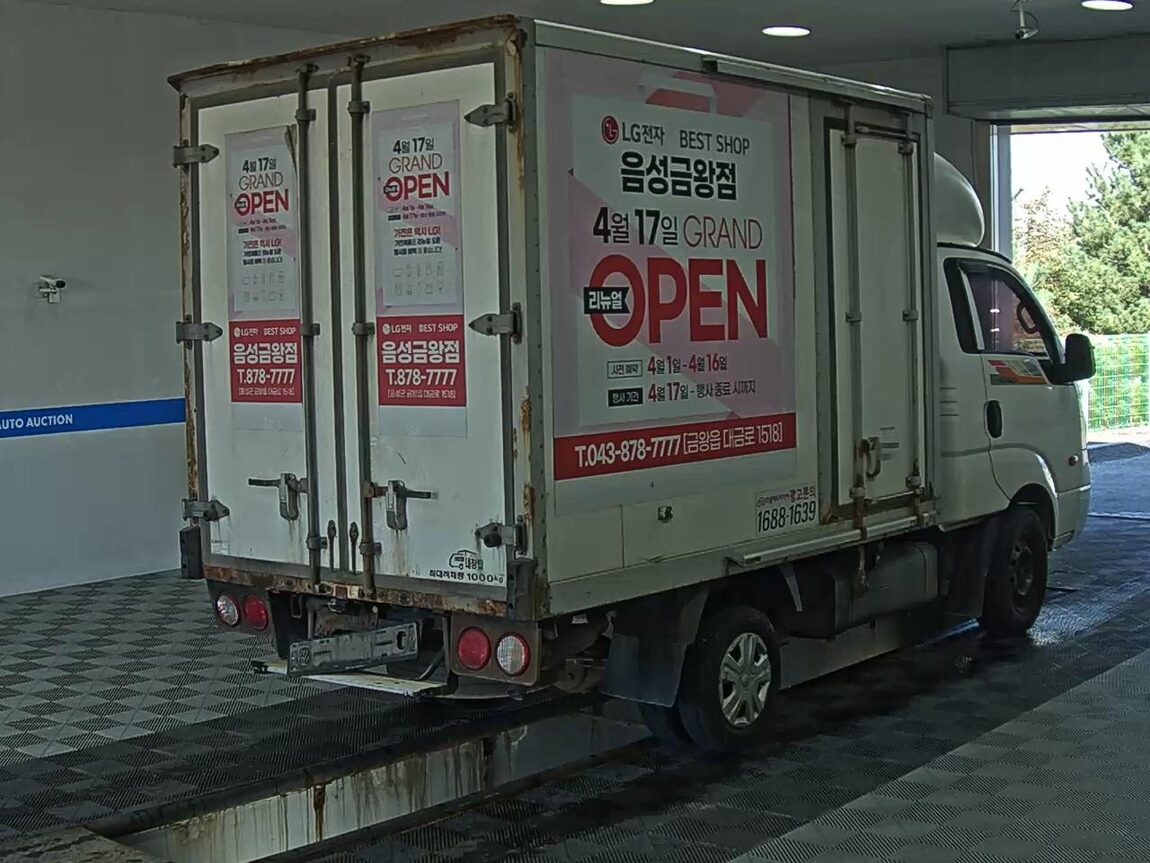 KIA BONGO III CARGO BUILT-IN BOX TRUCK 1 TON KING CAB 2018 - zdjęcie 5