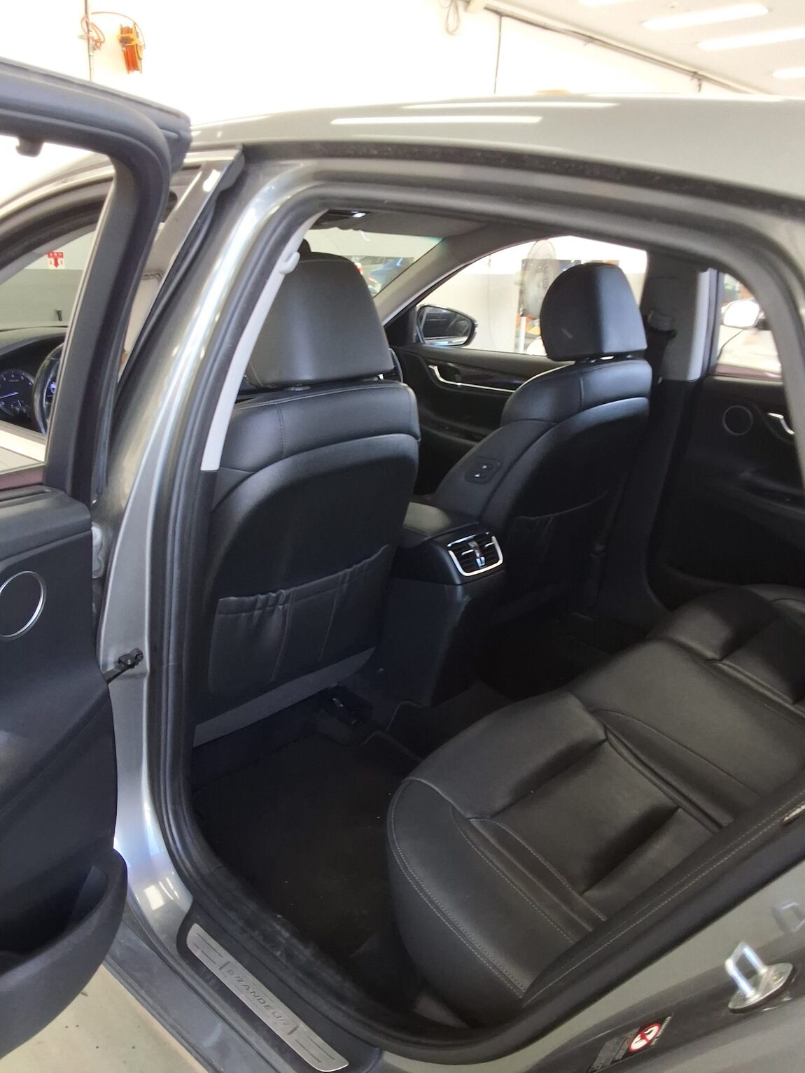 HYUNDAI GRANDEUR IG 3.0 LPi RENTAL CAR MODERN 2018 - zdjęcie 12