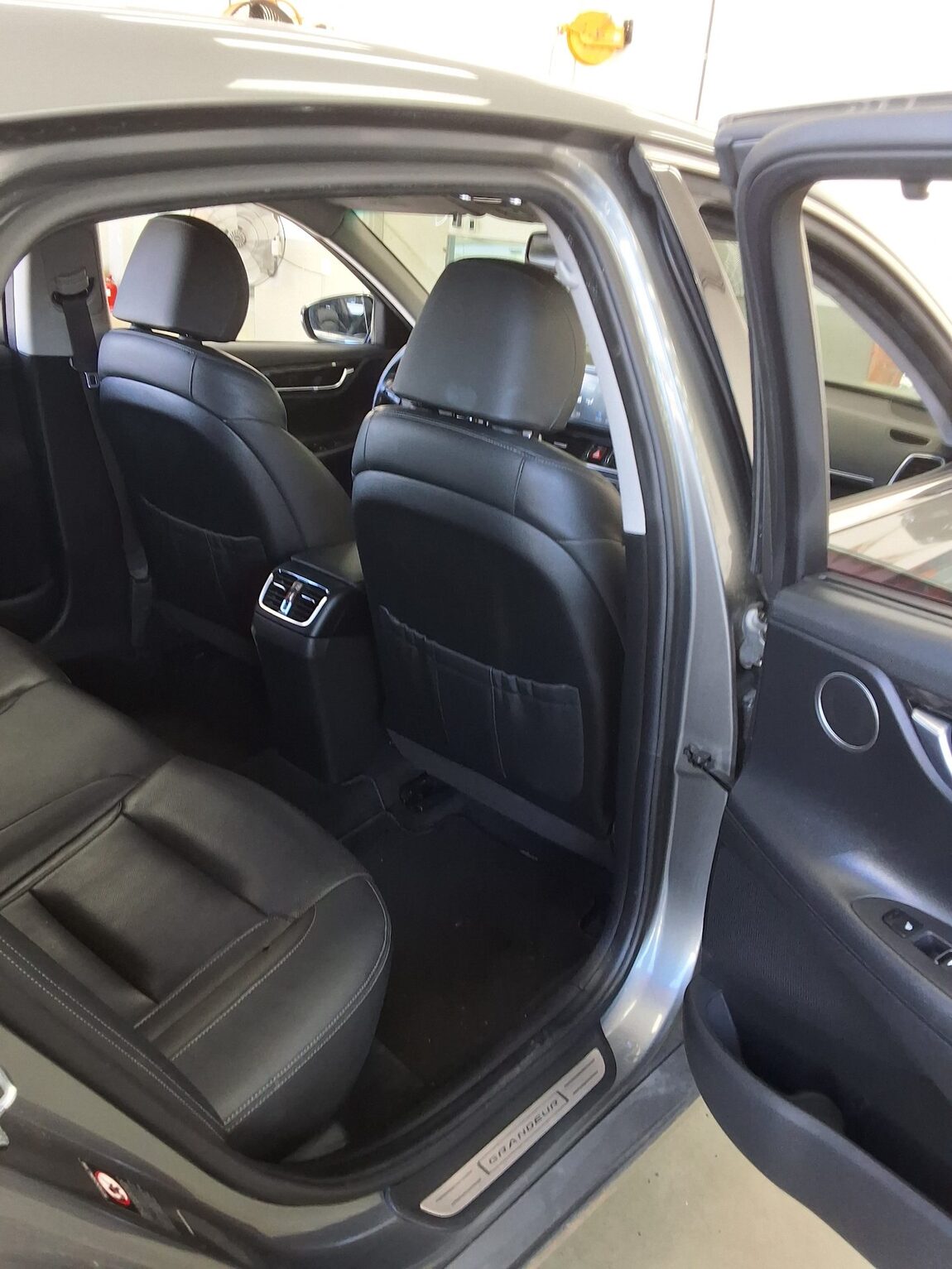 HYUNDAI GRANDEUR IG 3.0 LPi RENTAL CAR MODERN 2018 - zdjęcie 13