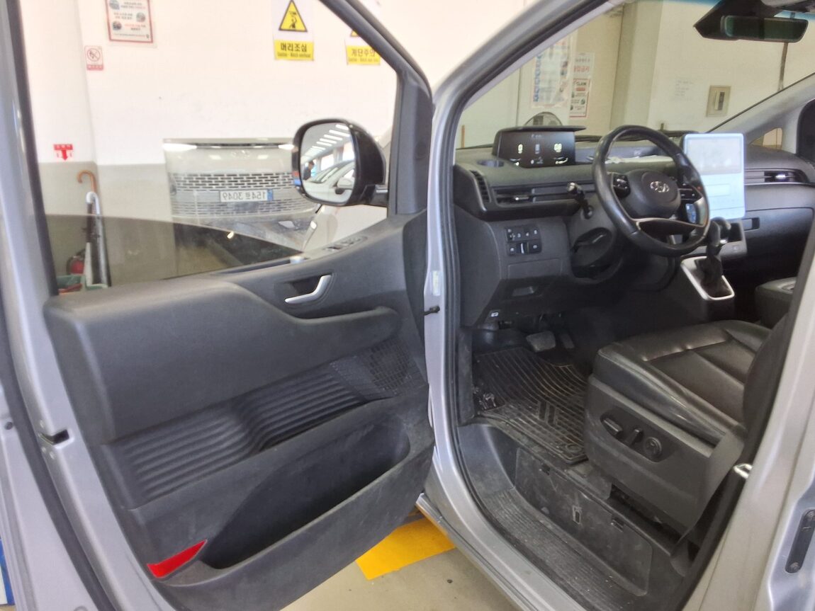 HYUNDAI STARIA 2.2 DIESEL TOURER 9-SEATER 4WD MODERN 2022 - zdjęcie 10