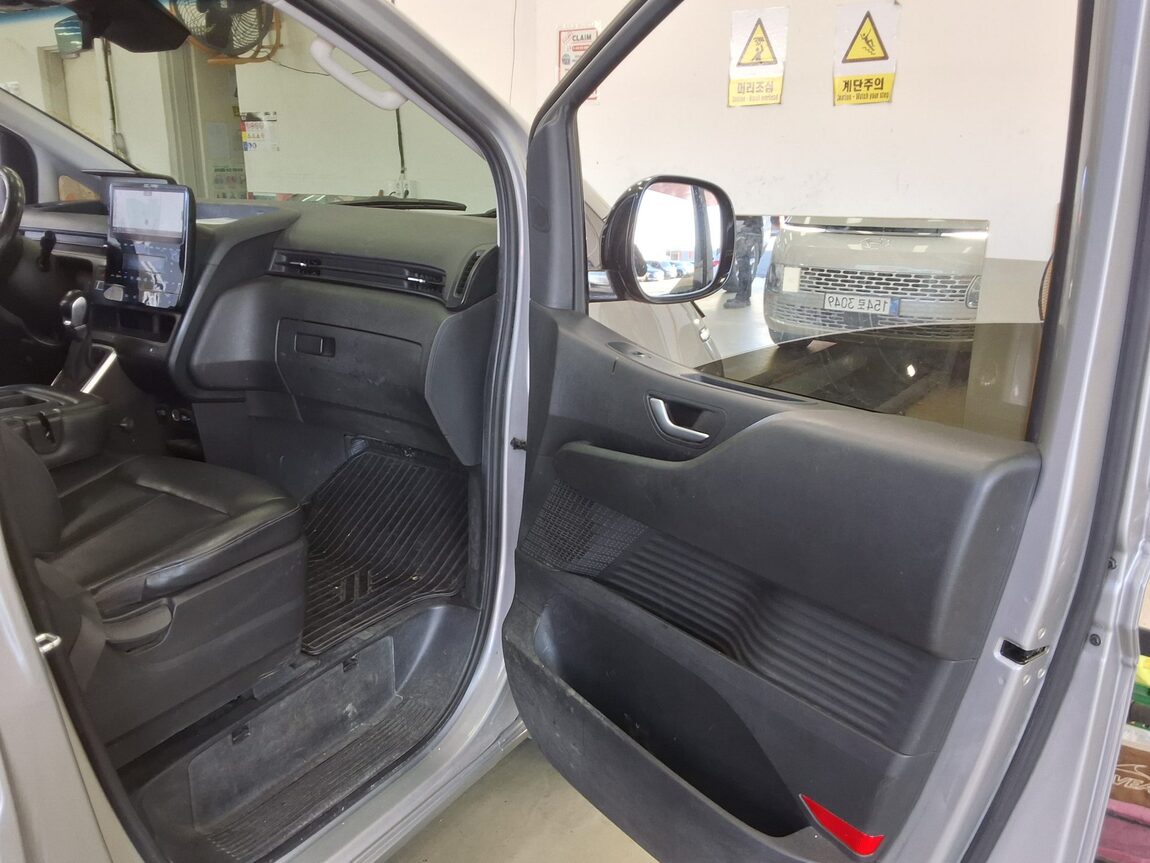 HYUNDAI STARIA 2.2 DIESEL TOURER 9-SEATER 4WD MODERN 2022 - zdjęcie 14