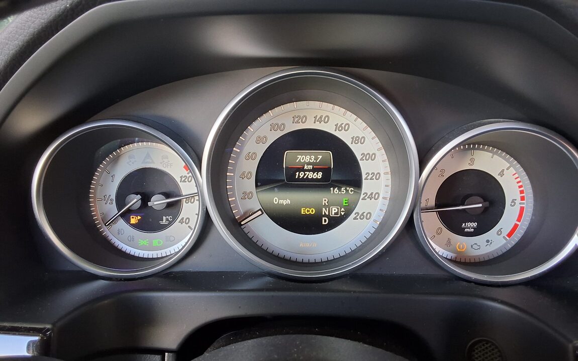 MERCEDES-BENZ E-CLASS (4TH GEN) E250 CDI 4MATIC 2014 - zdjęcie 9