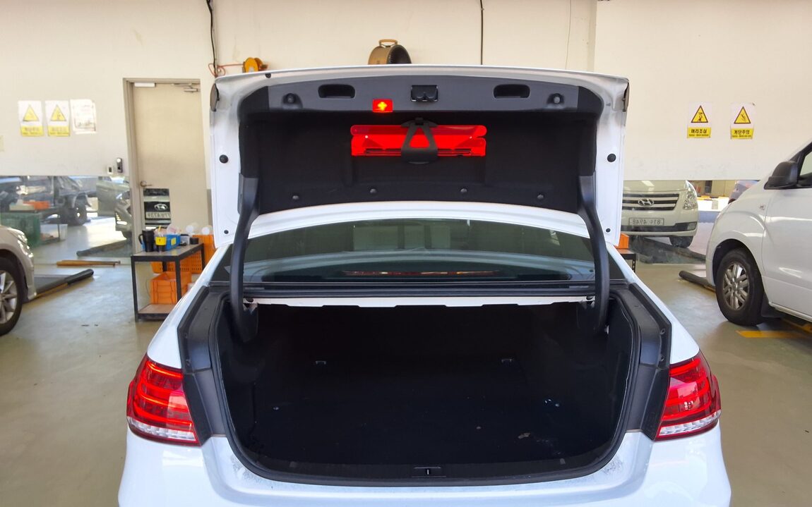 MERCEDES-BENZ E-CLASS (4TH GEN) E250 CDI 4MATIC 2014 - zdjęcie 15