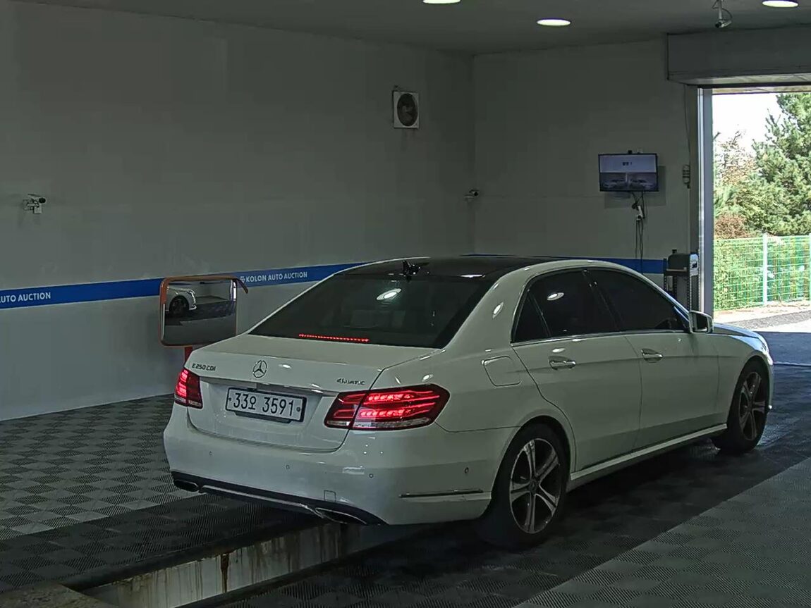MERCEDES-BENZ E-CLASS (4TH GEN) E250 CDI 4MATIC 2014 - zdjęcie 5