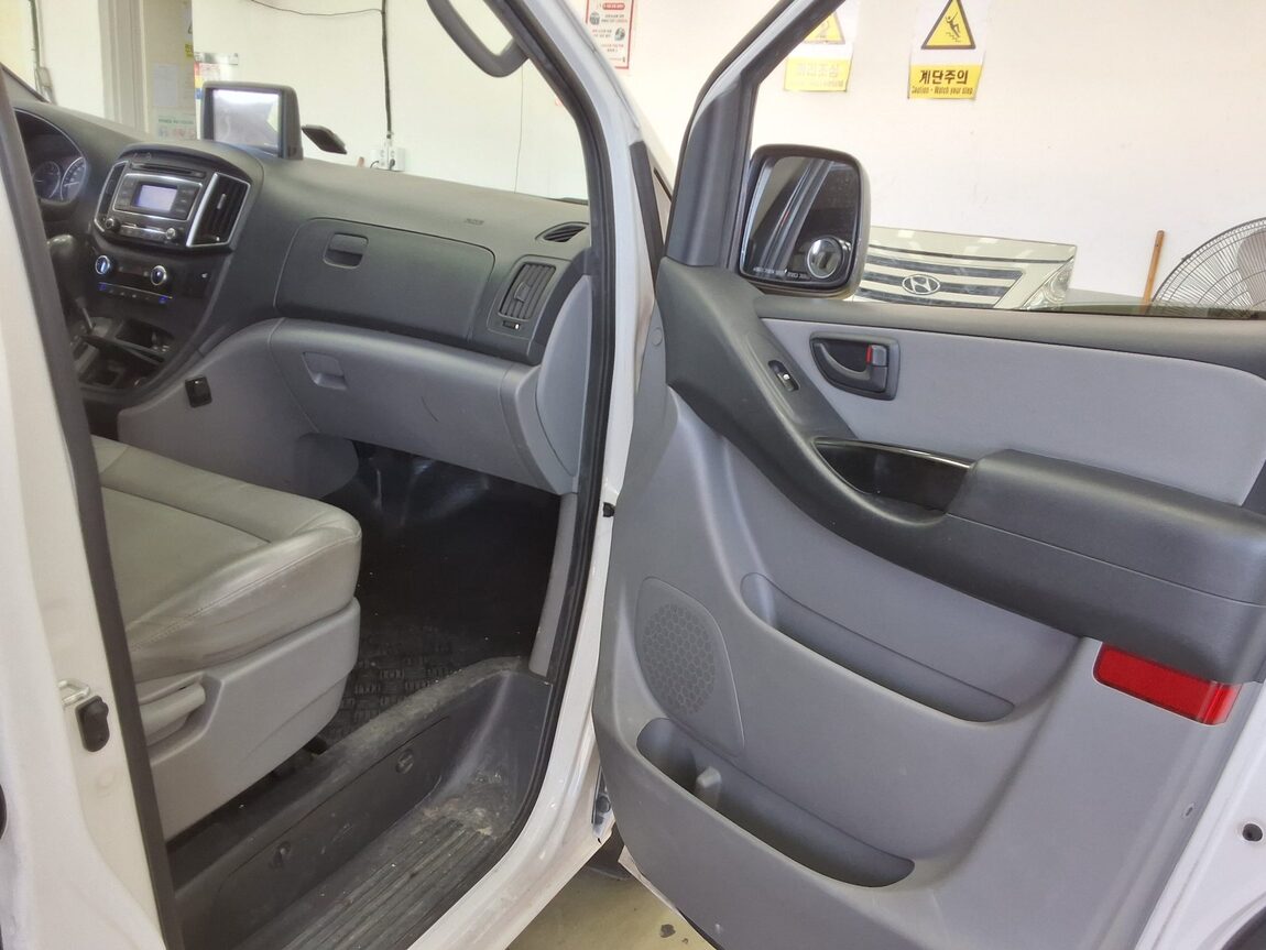 HYUNDAI GRAND STAREX 3-SEATER DIESEL VAN SMART 2017 - zdjęcie 14