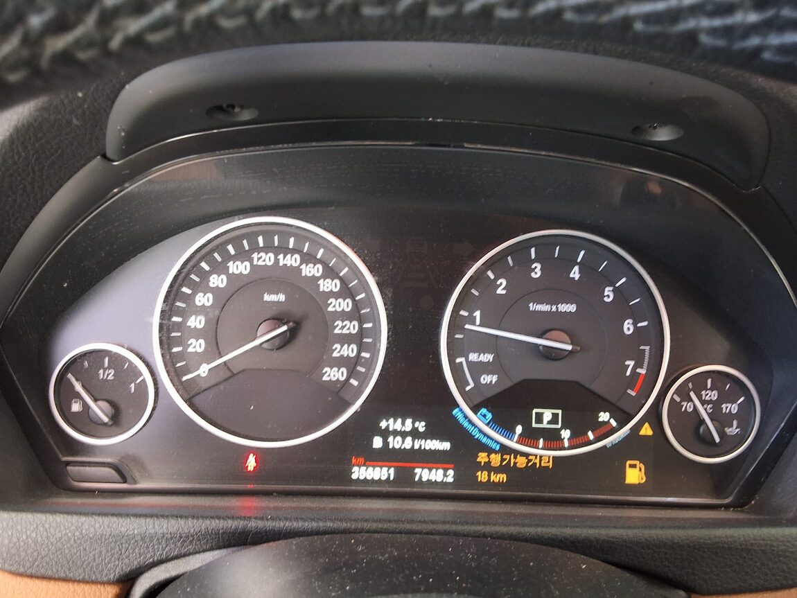 BMW 3 SERIES (6TH GEN) 320i LUXURY 2016 - zdjęcie 10