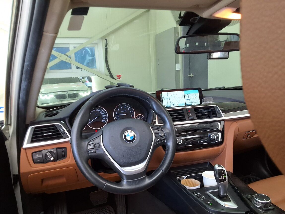 BMW 3 SERIES (6TH GEN) 320i LUXURY 2016 - zdjęcie 12