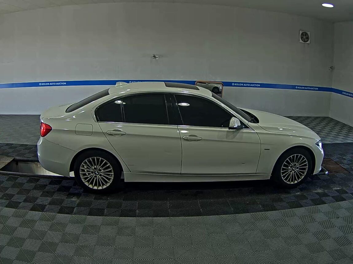 BMW 3 SERIES (6TH GEN) 320i LUXURY 2016 - zdjęcie 4
