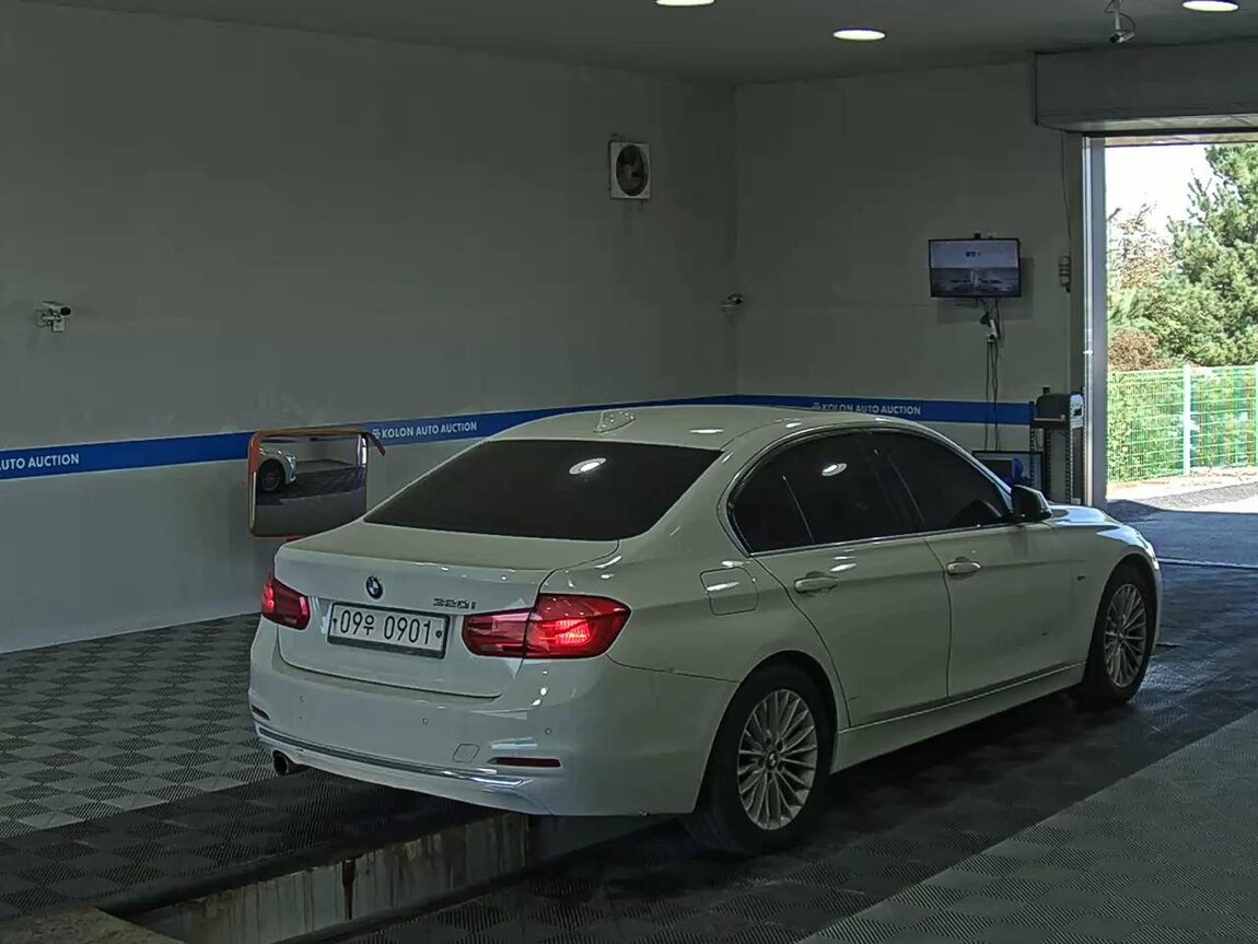 BMW 3 SERIES (6TH GEN) 320i LUXURY 2016 - zdjęcie 5