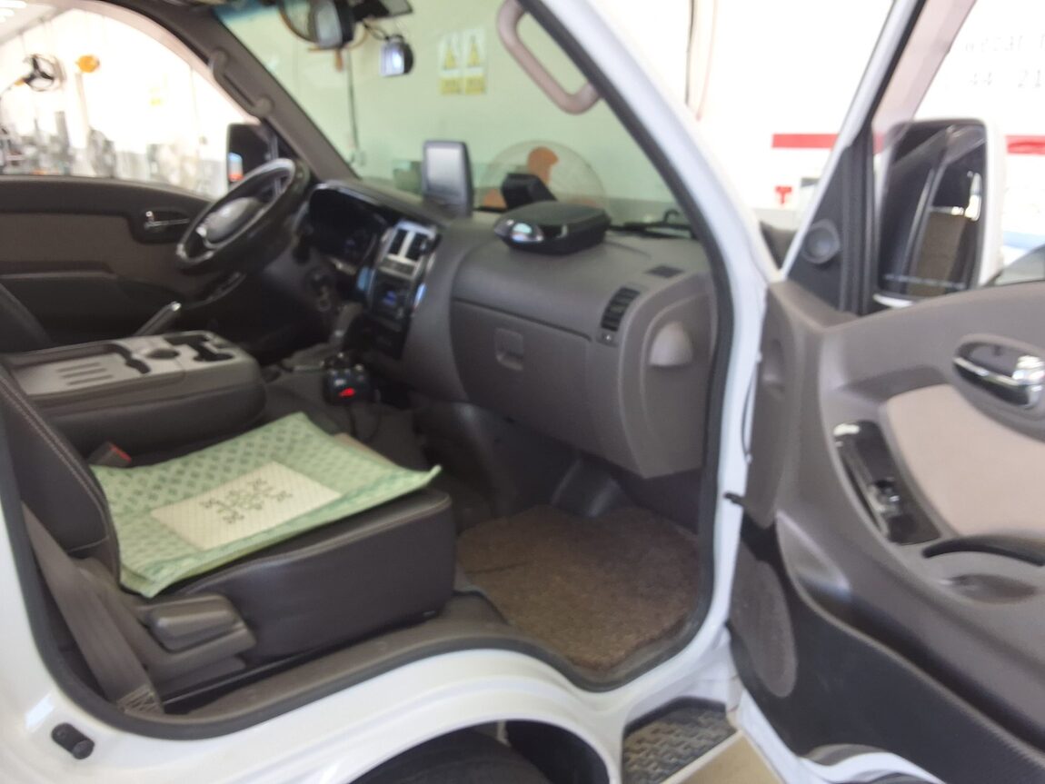 HYUNDAI PORTER II CRDi SUPER CAB EXTRA LONG WHEELBASE PREMIUM 2021 - zdjęcie 17